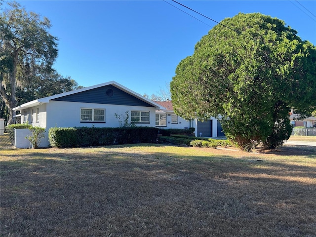 1732 SW 6th St, Ocala, FL 34471 - view of front facade featuring a front lawn and stucco siding