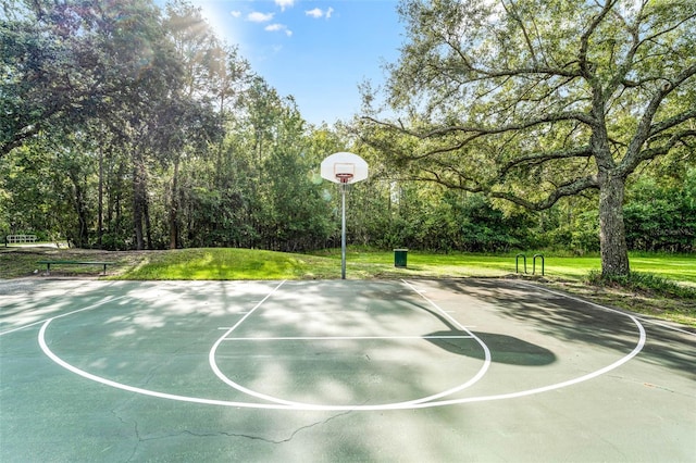 10675 Fairhaven Way, Orlando, FL 32825 - view of basketball court with community basketball court and a lawn