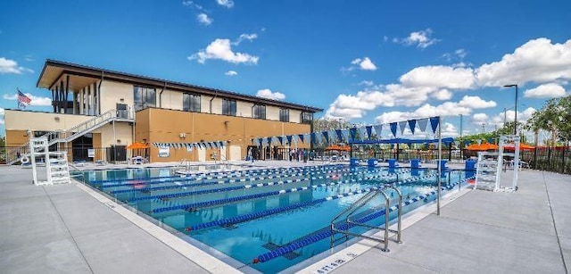 2018 Packing District Way, Orlando, FL 32804 - view of community pool