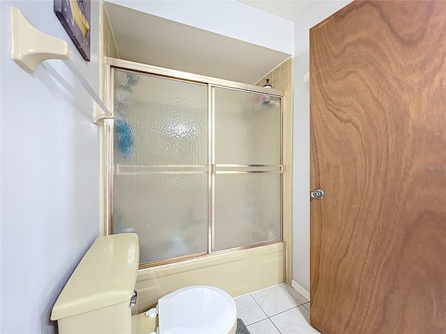 8346 Mattituck Cir, Orlando, FL 32829 - bathroom with toilet and enclosed tub / shower combo