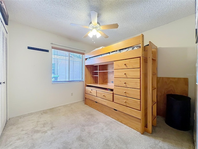8346 Mattituck Cir, Orlando, FL 32829 - bedroom with light carpet, a textured ceiling, a closet, and a ceiling fan