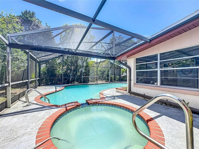 8346 Mattituck Cir, Orlando, FL 32829 - view of swimming pool featuring a patio area, glass enclosure, and a pool with connected hot tub
