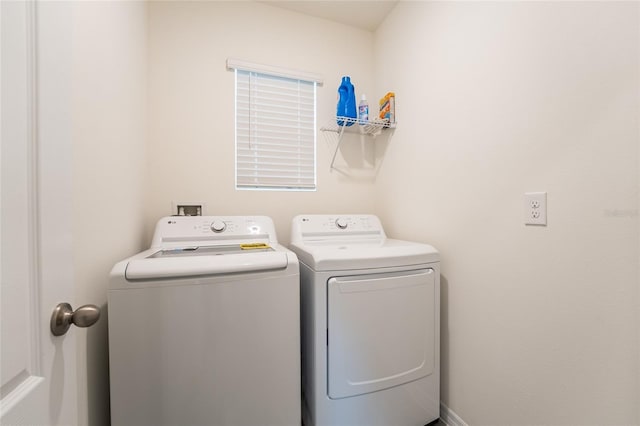 1792 Bull Hill Rd, Kissimmee, FL 34744 - laundry room featuring washing machine and dryer