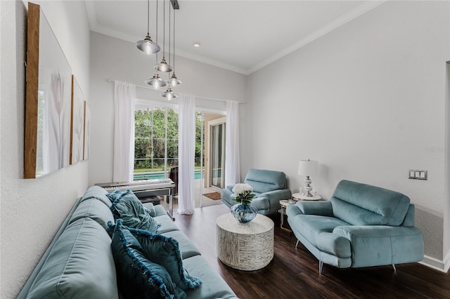 9285 Wickham Way, Orlando, FL 32836 - living area with wood finished floors and crown molding