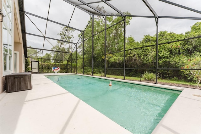 9285 Wickham Way, Orlando, FL 32836 - swimming pool featuring a patio area and glass enclosure