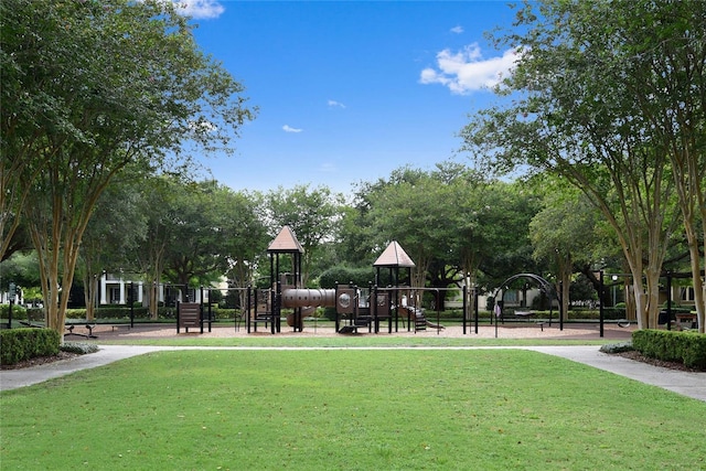 4709 Fox St, Orlando, FL 32814 - view of community with a lawn