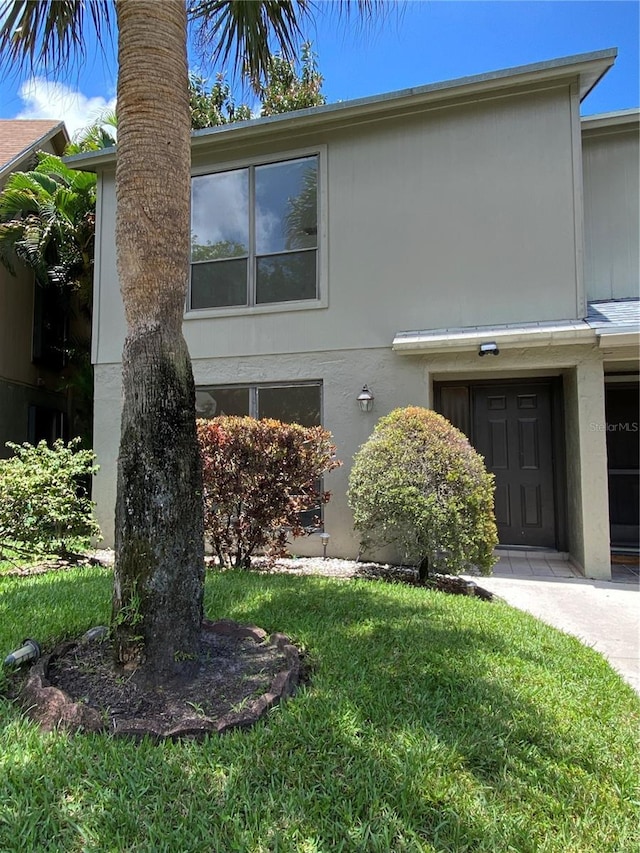 508 Sandtree, Palm Beach Gardens, FL 33403 - view of front of property with a front yard and stucco siding