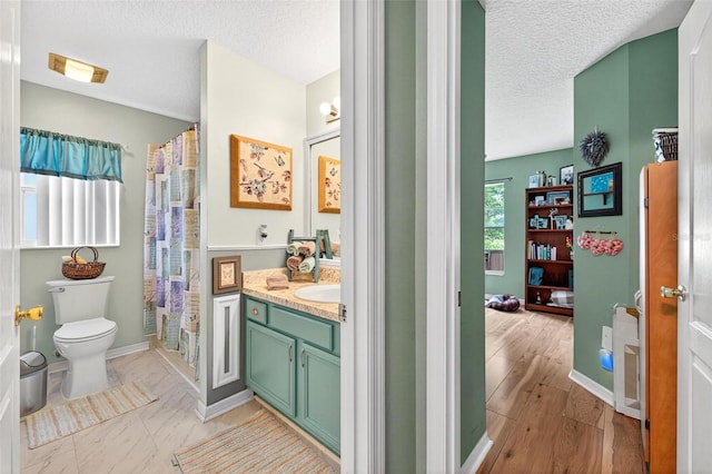 544 Lake Sumner Dr, Groveland, FL 34736 - bathroom with a textured ceiling, vanity, and curtained shower