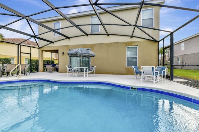 4123 Oaktree Dr, Davenport, FL 33837 - outdoor pool with a patio area, a lanai, and outdoor dining area