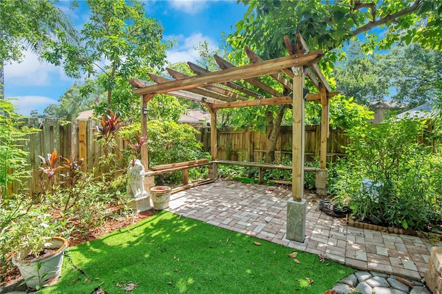 2794 Cullens Ct, Ocoee, FL 34761 - fenced backyard with a patio and a pergola
