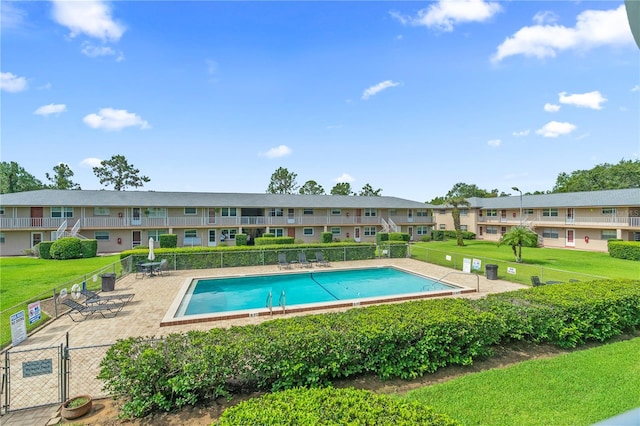1100 E Caroline St Unit 204, Tavares, FL 32778 - community pool with a residential view and a patio