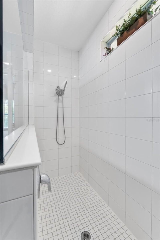 17676 Passionflower Cir, Clermont, FL 34714 - full bath with tiled shower