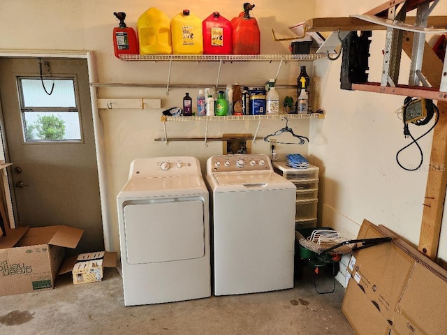 1626 Willow Run, Sebring, FL 33872 - laundry room with washing machine and dryer