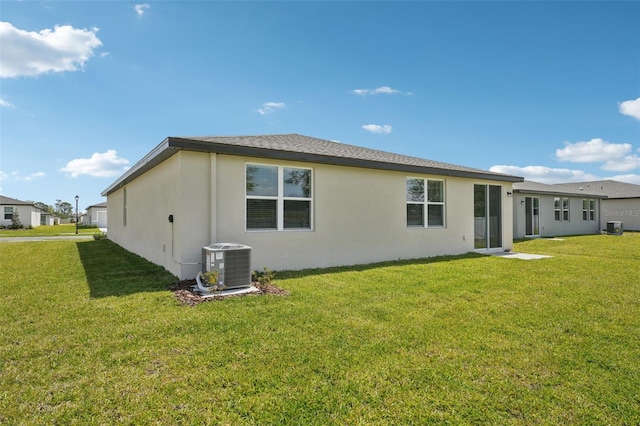 1349 Oak Valley Dr, Auburndale, FL 33823 - back of house with stucco siding and a lawn