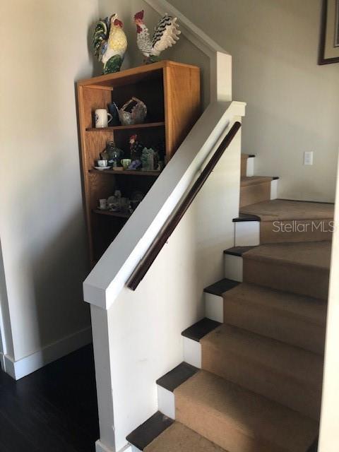 310 W Lake Ave, Auburndale, FL 33823 - view of stairway