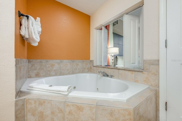 12527 Floridays Resort Dr Unit E104, Orlando, FL 32821 - bathroom with a jetted tub