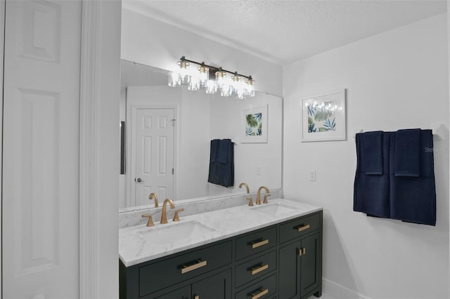 189 Blackstone Creek Rd, Groveland, FL 34736 - full bath featuring double vanity and a textured ceiling