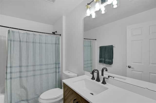 189 Blackstone Creek Rd, Groveland, FL 34736 - bathroom featuring vanity and shower / bath combination with curtain