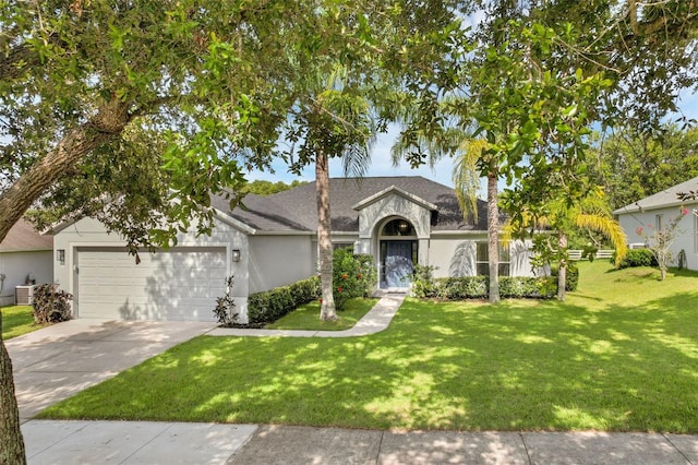 189 Blackstone Creek Rd, Groveland, FL 34736 - ranch-style house featuring a garage, driveway, stucco siding, and a front lawn