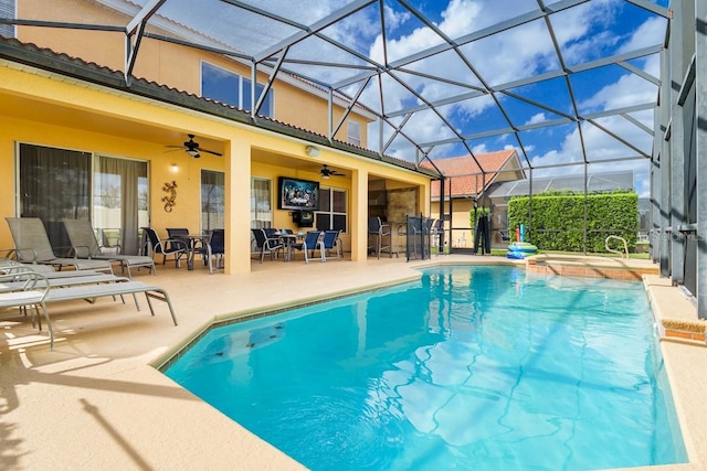 1428 Solana Cir, Davenport, FL 33897 - view of pool with a ceiling fan, outdoor dining space, a patio, and glass enclosure