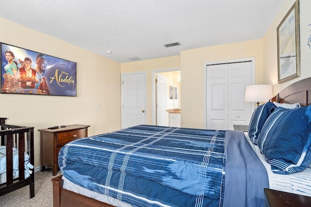 1428 Solana Cir, Davenport, FL 33897 - carpeted bedroom featuring a closet, a textured ceiling, and ensuite bathroom