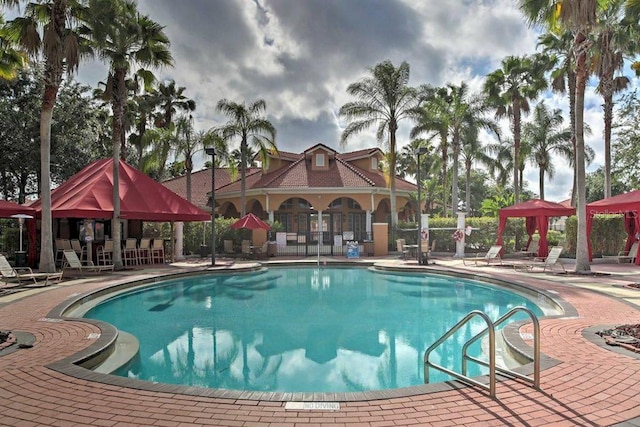 1428 Solana Cir, Davenport, FL 33897 - community pool with a gazebo and a patio area