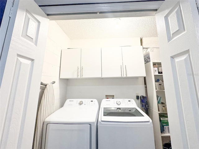 150 Barefoot Beach Way, Kissimmee, FL 34746 - washroom with washing machine and clothes dryer, cabinet space, and a textured ceiling