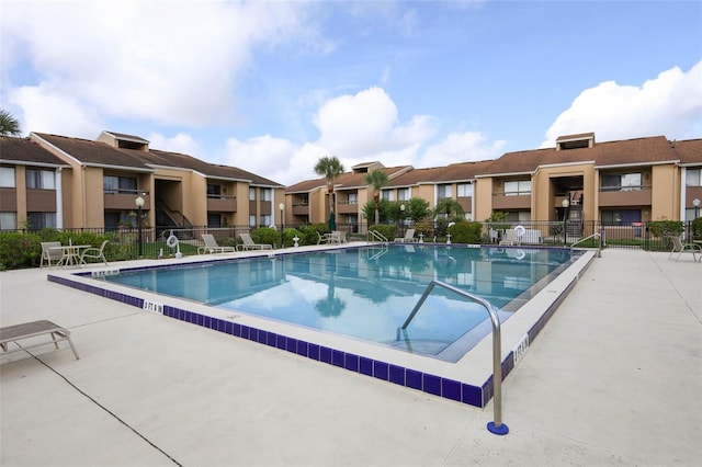 5027 Vineland Rd Unit 5027, Orlando, FL 32811 - community pool featuring a residential view