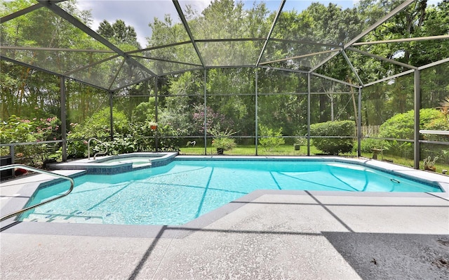 604 Timberwilde Ct, Winter Springs, FL 32708 - view of swimming pool with a patio area, a pool with connected hot tub, glass enclosure, and view of scattered trees