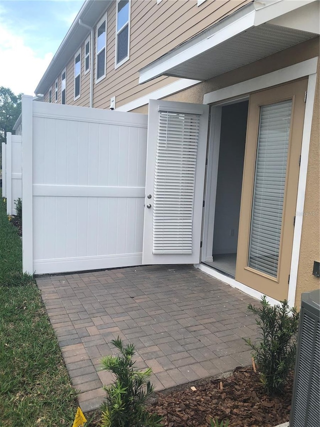 1003 E 10th St, Apopka, FL 32703 - view of patio / terrace