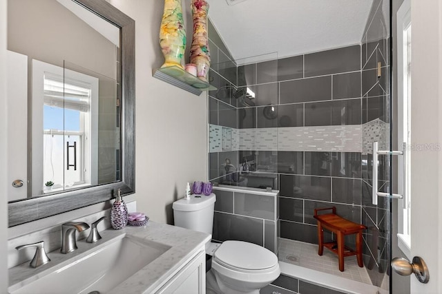 533 Quail Down Dr, Debary, FL 32713 - bathroom featuring tiled shower and vanity
