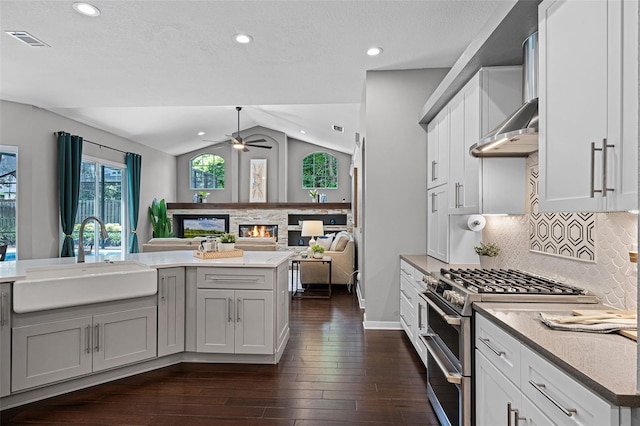 315 Lake Rd, Lake Mary, FL 32746 - kitchen featuring double oven range, ceiling fan, vaulted ceiling, dark wood-style flooring, and tasteful backsplash