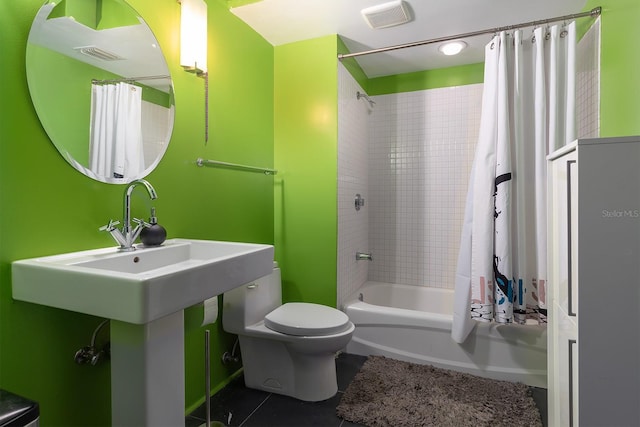 10 N Summerlin Ave Unit 14, Orlando, FL 32801 - bathroom featuring shower / bath combo with shower curtain and tile patterned floors