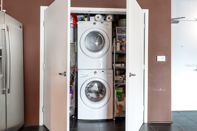 10 N Summerlin Ave Unit 14, Orlando, FL 32801 - laundry room featuring estacked washer and dryer and dark tile patterned floors
