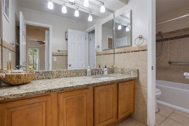 940 Douglas Ave Unit 159, Altamonte Springs, FL 32714 - full bath with tile walls, tile patterned flooring, shower / bathtub combination, vanity, and ceiling fan