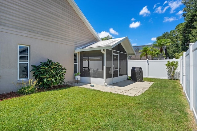 144 Bridgeton St, Davenport, FL 33896 - fenced backyard with a sunroom