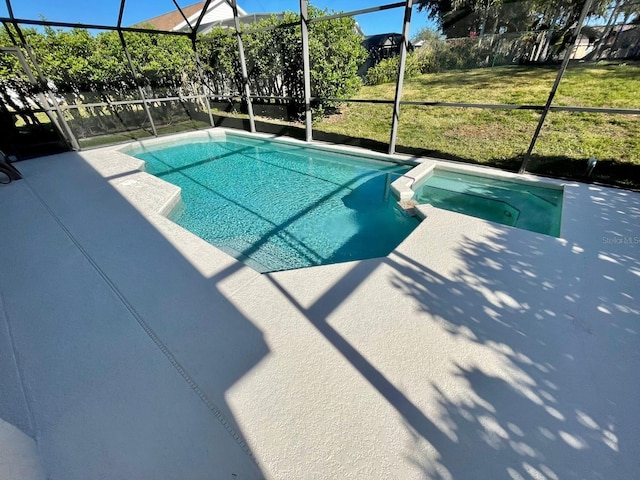 2505 Osprey Creek Ct, Kissimmee, FL 34747 - view of swimming pool featuring glass enclosure, a pool with connected hot tub, and a patio