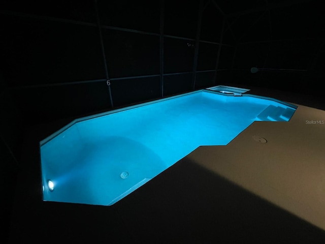 2505 Osprey Creek Ct, Kissimmee, FL 34747 - view of swimming pool featuring a pool with connected hot tub