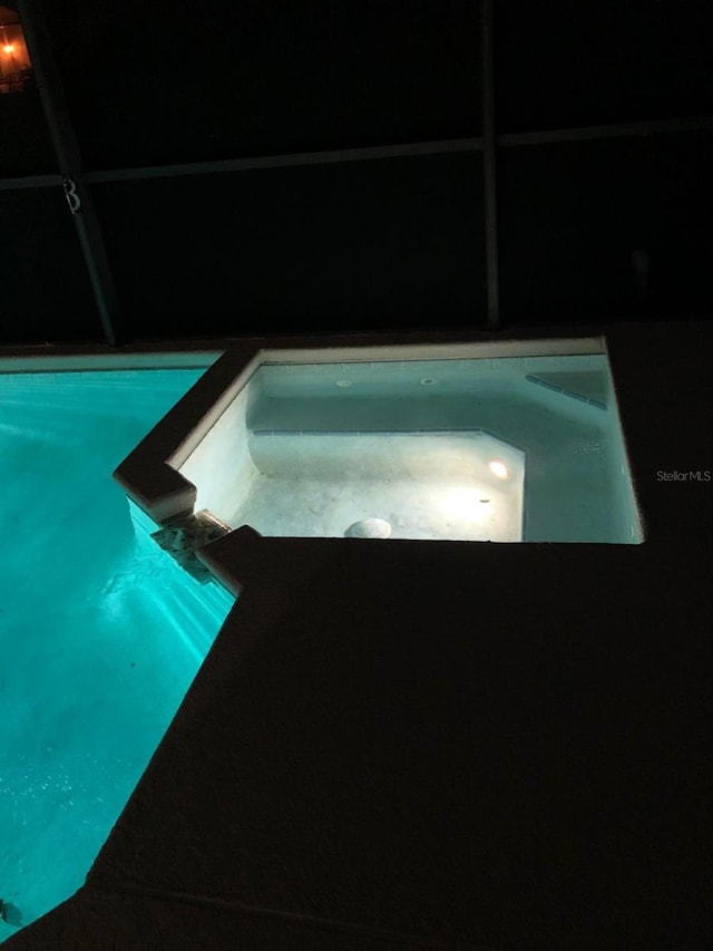 2505 Osprey Creek Ct, Kissimmee, FL 34747 - view of swimming pool with a pool with connected hot tub