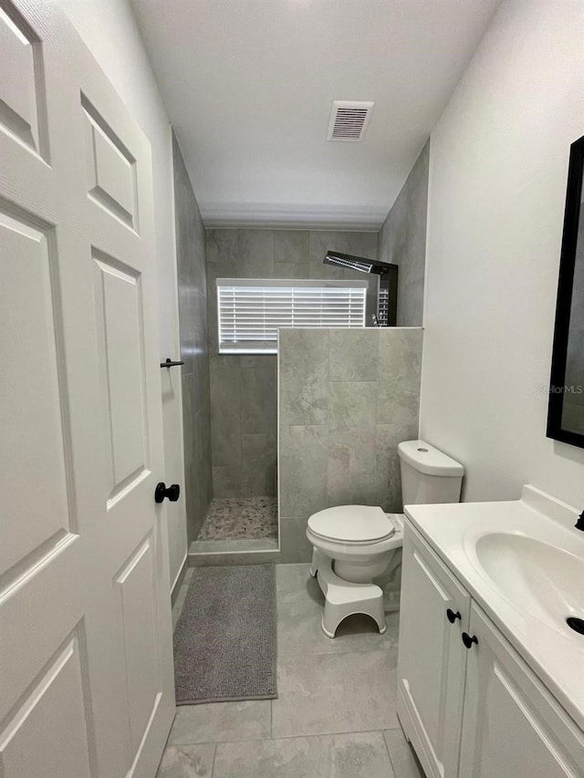 2505 Osprey Creek Ct, Kissimmee, FL 34747 - bathroom featuring vanity and a walk in shower