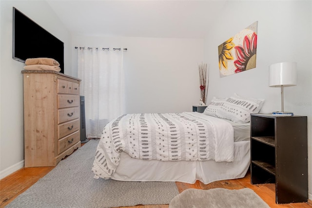 1315 Vista Del Lago Blvd, Dundee, FL 33838 - bedroom featuring light wood finished floors and baseboards