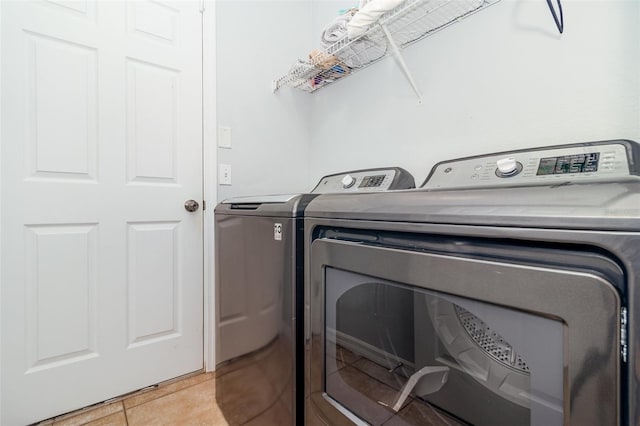 1315 Vista Del Lago Blvd, Dundee, FL 33838 - washroom with washer and clothes dryer and light tile patterned floors