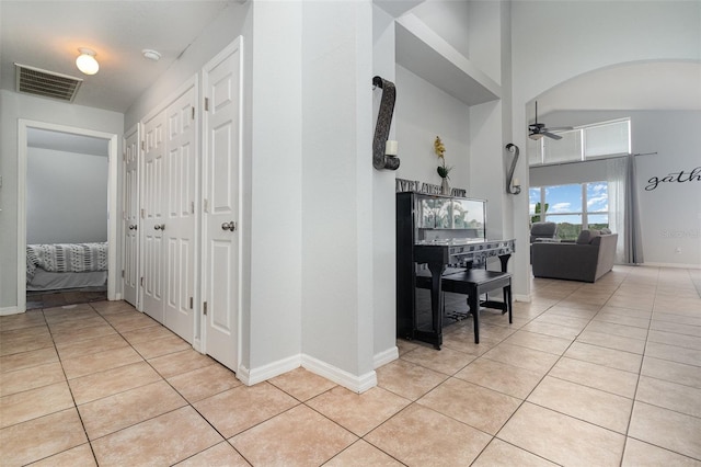 1315 Vista Del Lago Blvd, Dundee, FL 33838 - corridor featuring light tile patterned floors, arched walkways, and a towering ceiling
