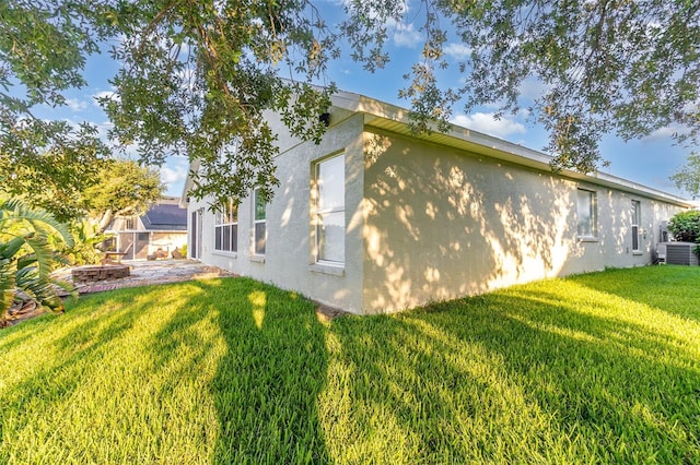 1315 Vista Del Lago Blvd, Dundee, FL 33838 - view of property exterior featuring stucco siding and a yard