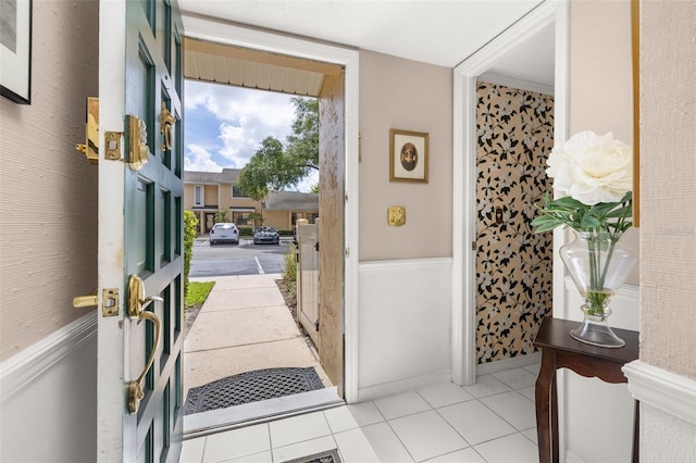 2208 Mcmahon Ct Unit 1033, Orlando, FL 32812 - foyer entrance with light tile patterned floors and baseboards