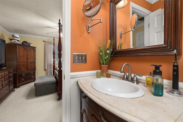 2208 Mcmahon Ct Unit 1033, Orlando, FL 32812 - bathroom featuring crown molding, vanity, a textured ceiling, and a ceiling fan