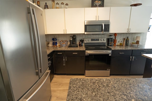 11761 Hatcher Cir, Orlando, FL 32824 - kitchen with stainless steel appliances, light wood finished floors, tasteful backsplash, and white cabinetry
