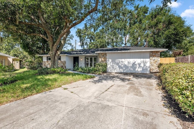 3029 Pinetree, Winter Haven, FL 33884 - single story home featuring stone siding and concrete driveway