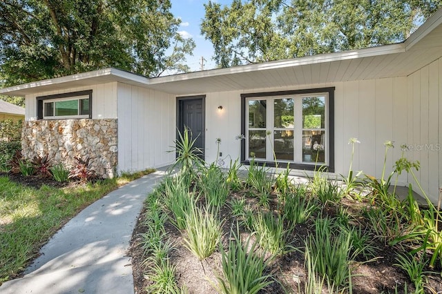3029 Pinetree, Winter Haven, FL 33884 - view of front of property with stone siding