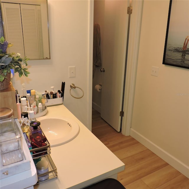 2480 Tahoe Cir Unit 2480, Winter Park, FL 32792 - bathroom featuring wood finished floors and vanity